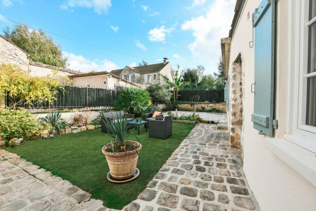 Instant Fleury, Studio Cosy Avec Jardin Secret Μπαρμπιζόν Εξωτερικό φωτογραφία