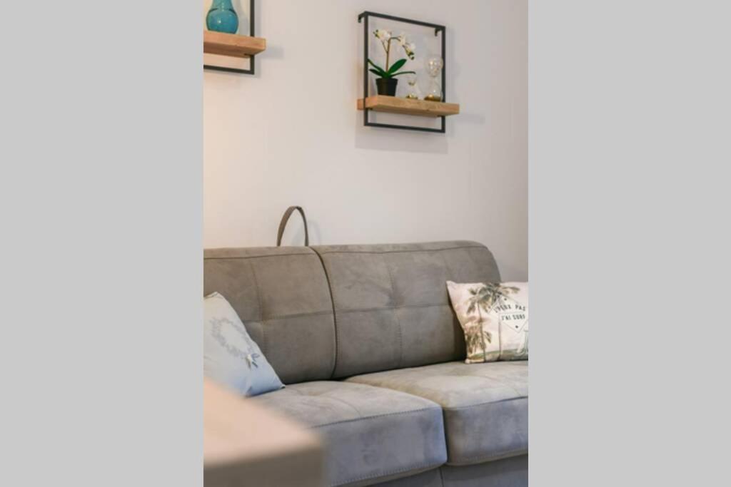 Instant Fleury, Studio Cosy Avec Jardin Secret Μπαρμπιζόν Εξωτερικό φωτογραφία