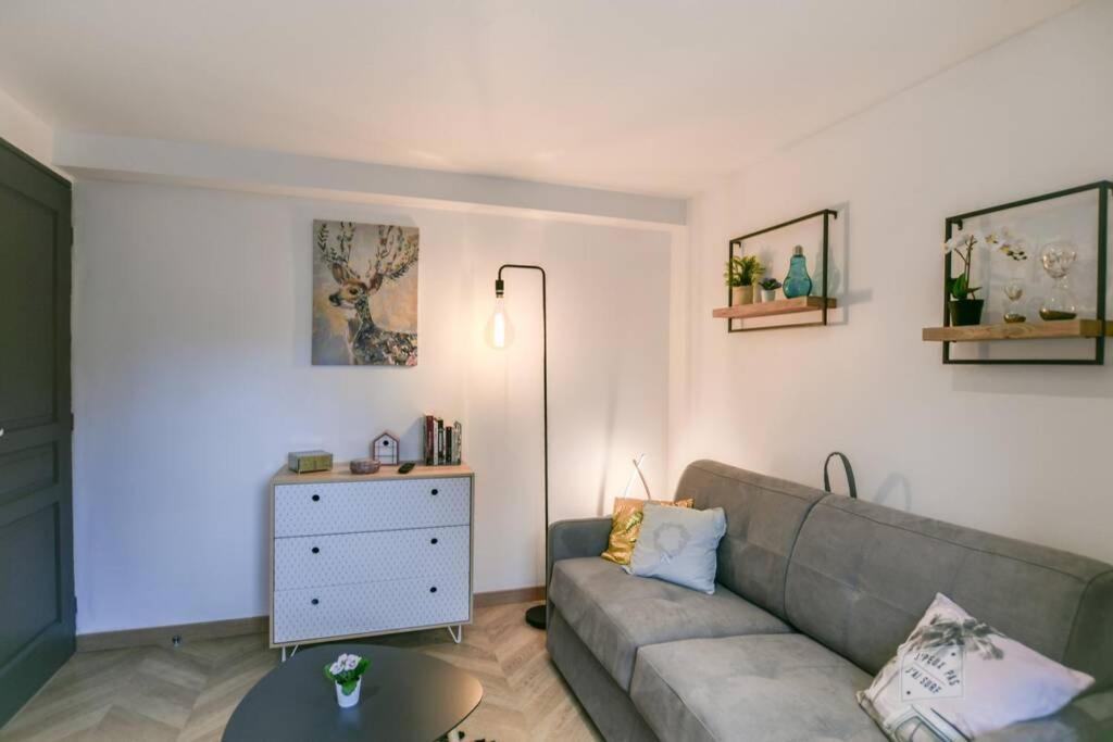 Instant Fleury, Studio Cosy Avec Jardin Secret Μπαρμπιζόν Εξωτερικό φωτογραφία